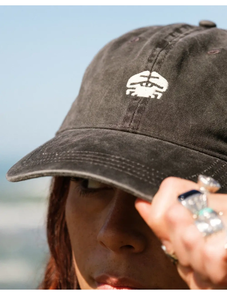 Casquette délavée unisexe – Broderie crabe DARÜ en Vendée