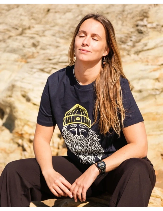 T-shirt bio unisexe “Narcisse Pelletier” – Sérigraphie algues – Histoire vraie vendéenne