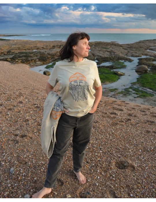 T-shirt bio unisexe “Narcisse Pelletier” – Sérigraphie algues – Histoire vraie vendéenne