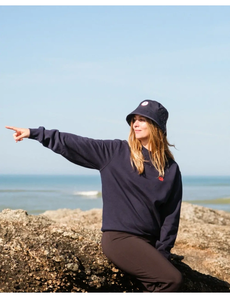 Sweat col rond brodé en coton bio – DARÜ Local Clothing | Mode éthique vendéenne