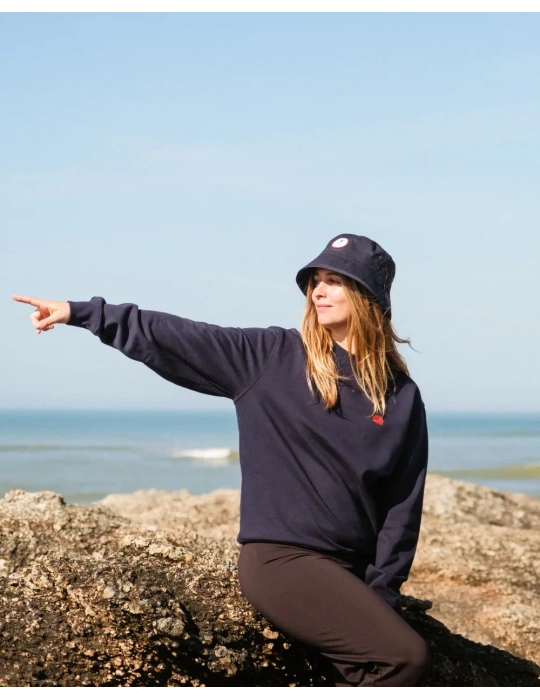 Sweat col rond brodé en coton bio – DARÜ Local Clothing | Mode éthique vendéenne