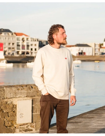 Sweat col rond brodé en coton bio – DARÜ Local Clothing | Mode éthique vendéenne