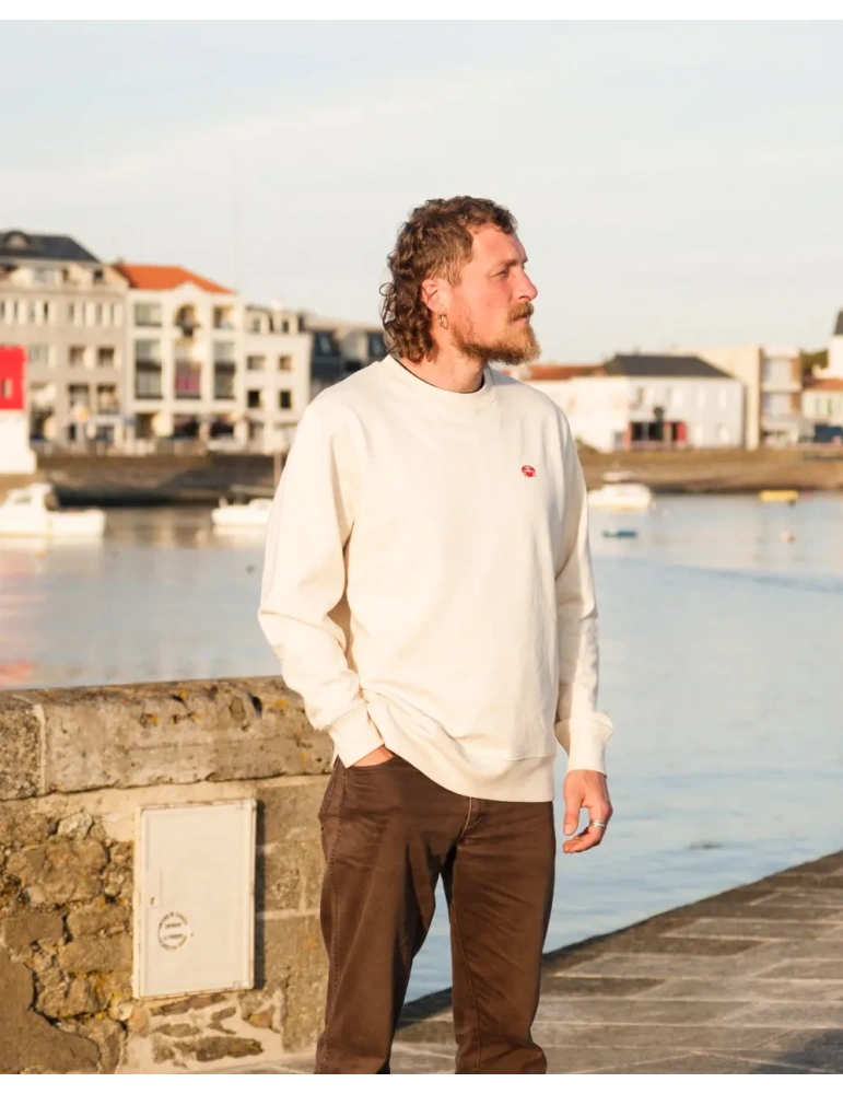 Sweat col rond brodé en coton bio – DARÜ Local Clothing | Mode éthique vendéenne
