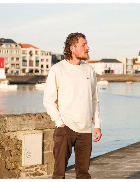 Sweat col rond brodé en coton bio – DARÜ Local Clothing | Mode éthique vendéenne