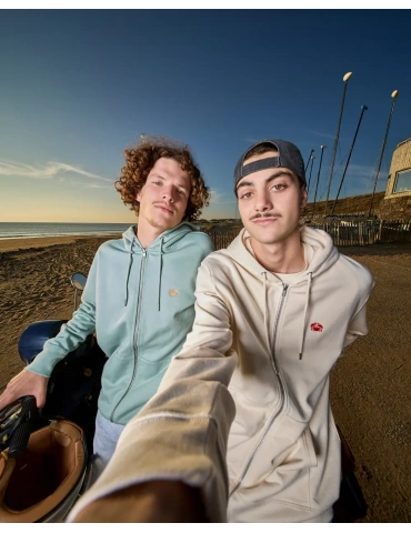 Sweat zippé brodé en coton bio – DARÜ Local Clothing | Mode éthique vendéenne