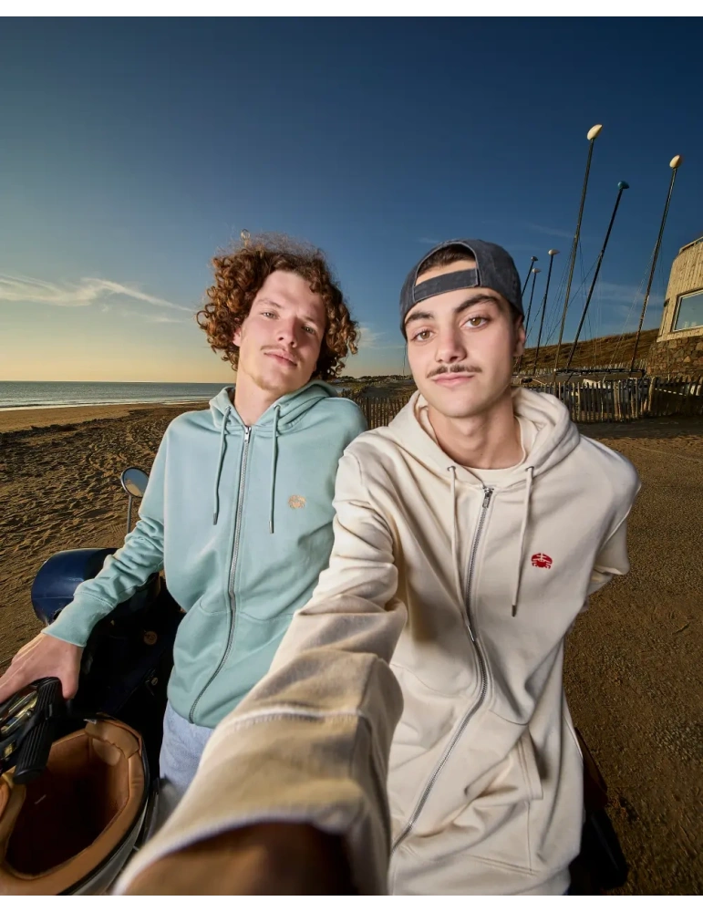 Sweat zippé brodé en coton bio – DARÜ Local Clothing | Mode éthique vendéenne