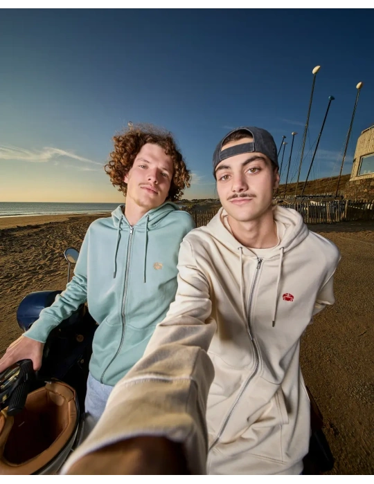 Sweat zippé brodé en coton bio – DARÜ Local Clothing | Mode éthique vendéenne