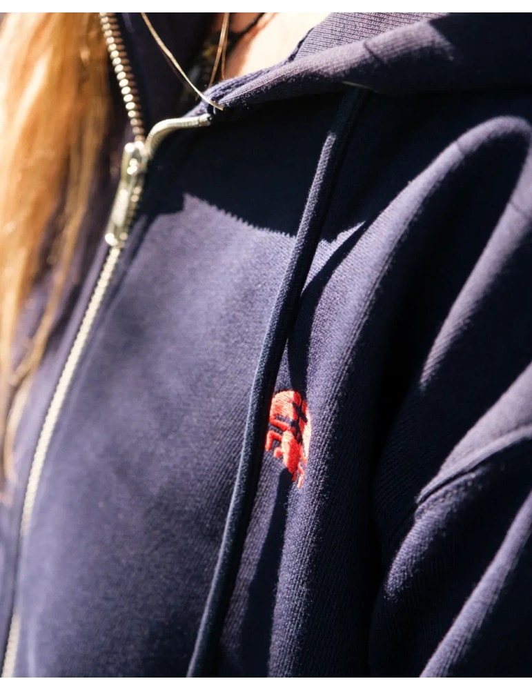 Sweat zippé brodé en coton bio – DARÜ Local Clothing | Mode éthique vendéenne