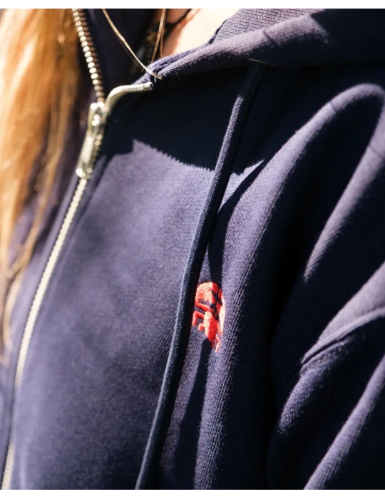 Sweat zippé brodé en coton bio – DARÜ Local Clothing | Mode éthique vendéenne