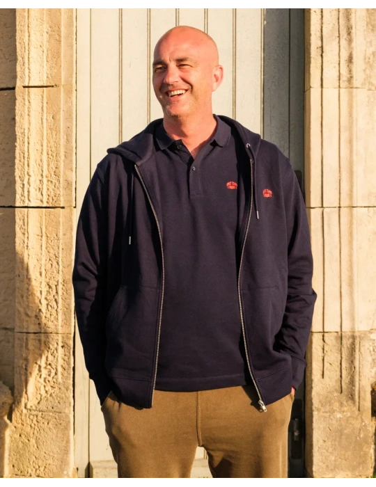 Sweat zippé brodé en coton bio – DARÜ Local Clothing | Mode éthique vendéenne