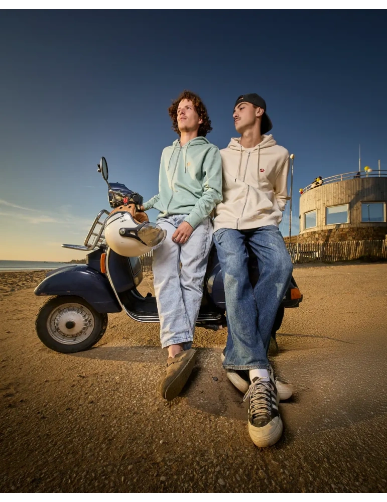 Sweat zippé brodé en coton bio – DARÜ Local Clothing | Mode éthique vendéenne