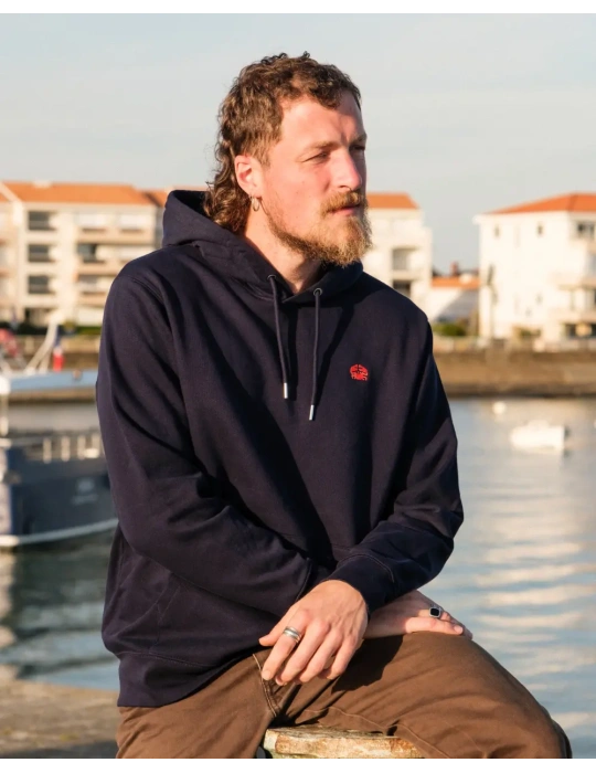 Sweat à capuche brodé en coton bio – DARÜ Local Clothing | Mode éthique vendéenne