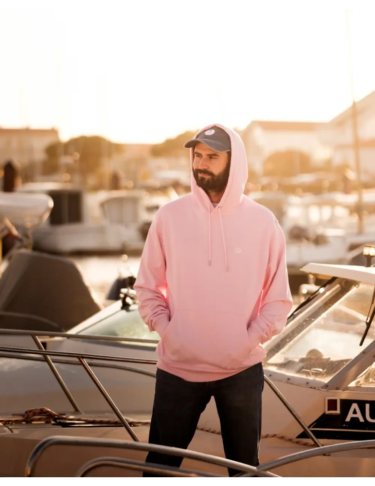 Sweat à capuche brodé en coton bio – DARÜ Local Clothing | Mode éthique vendéenne