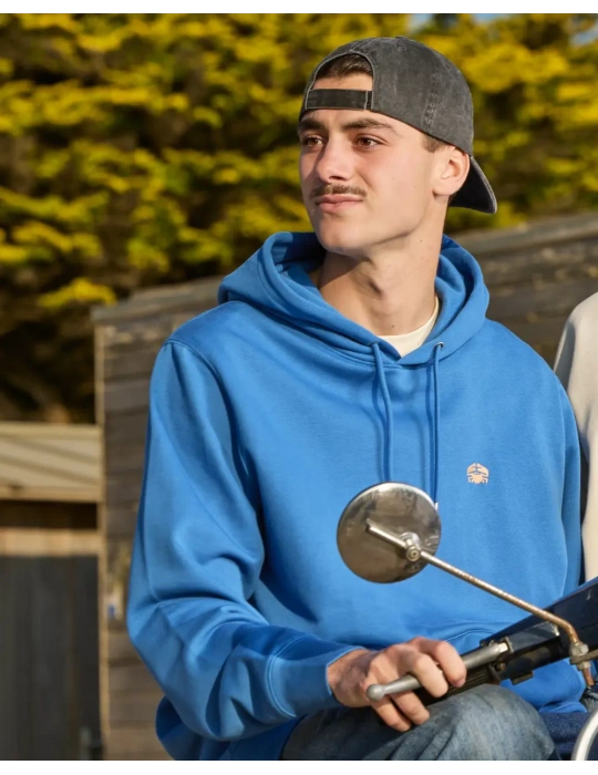 Sweat à capuche brodé en coton bio – DARÜ Local Clothing | Mode éthique vendéenne