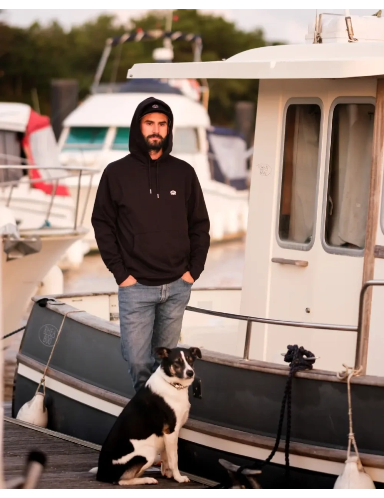 Sweat à capuche brodé en coton bio – DARÜ Local Clothing | Mode éthique vendéenne