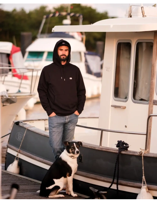 Sweat à capuche brodé en coton bio – DARÜ Local Clothing | Mode éthique vendéenne