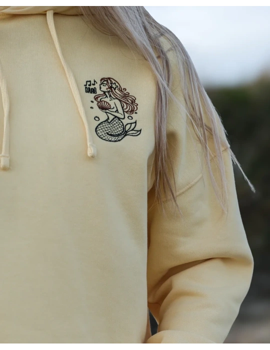 Détail logo sirene brodé