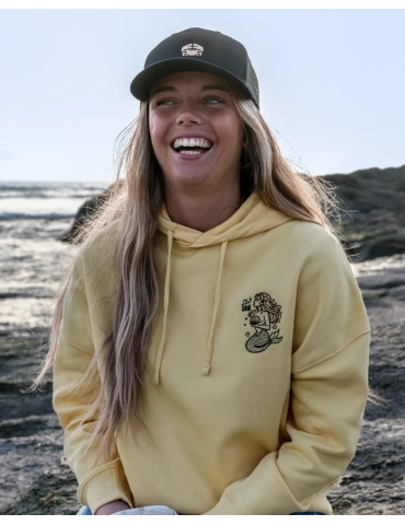 sweat jaune la sirene daru avec le sourire