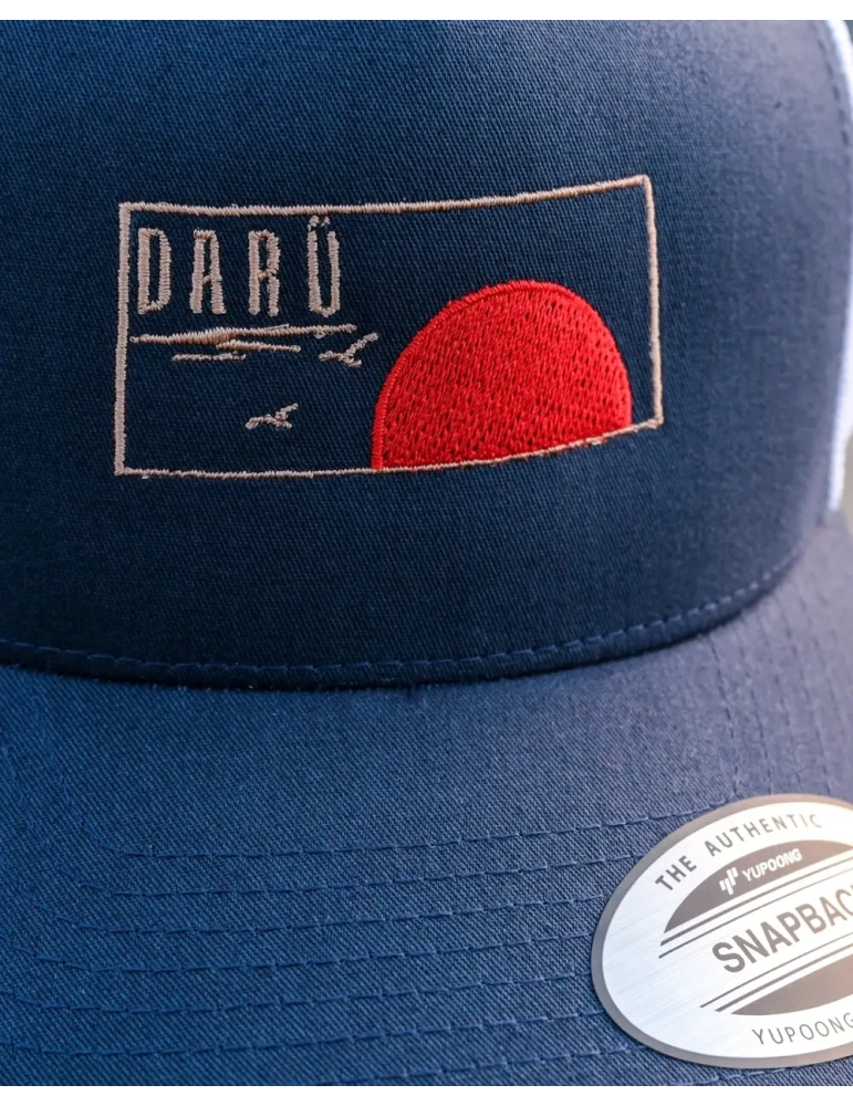 détail broderie casquette horizon trucker