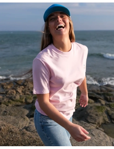 Tee shirt devant un peu de coté rose daru