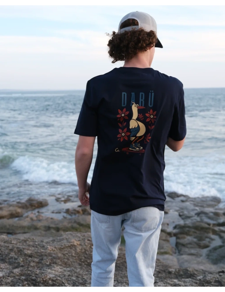 Tee shirt mouette à roulette daru porté de dos face à la mer
