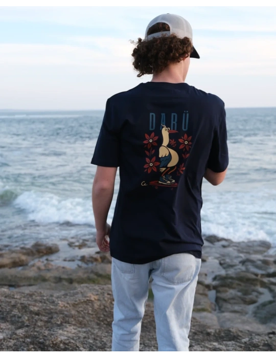 Tee shirt mouette à roulette daru porté de dos face à la mer