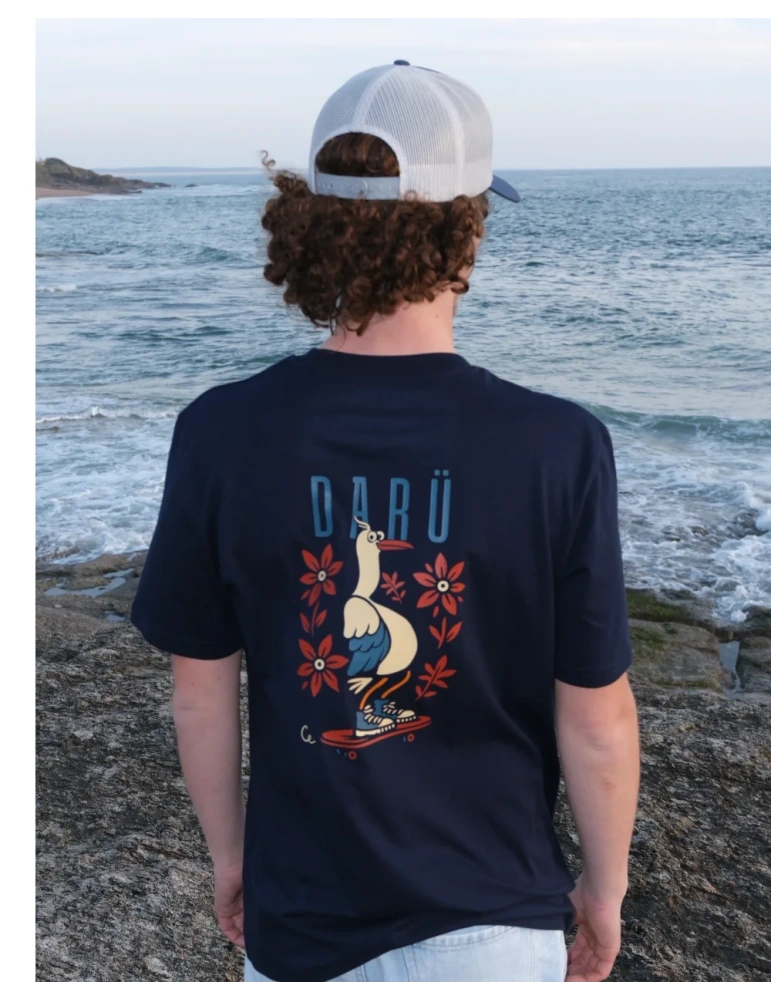 Porté avec un plan plus serré tee shirt daru 100 % coton biologique mouette à roulette