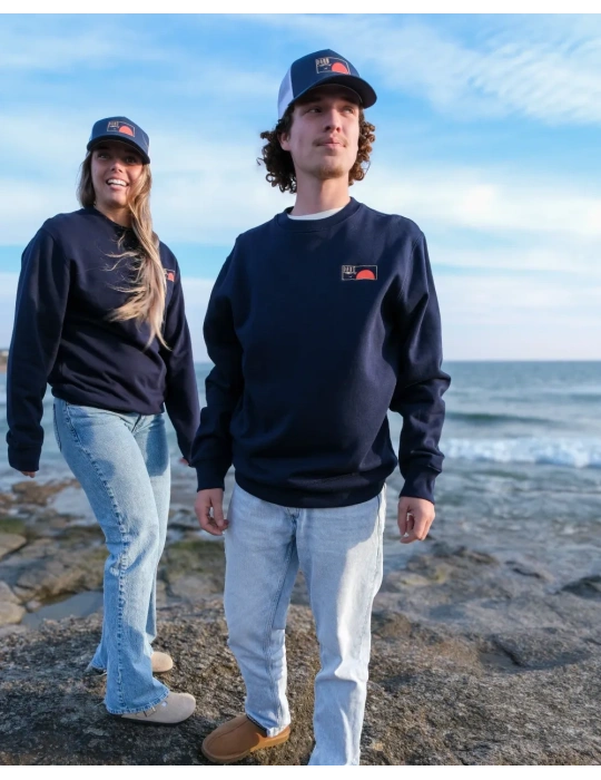 Pose en duo sweat col rond daru modèle horizon coton biologique