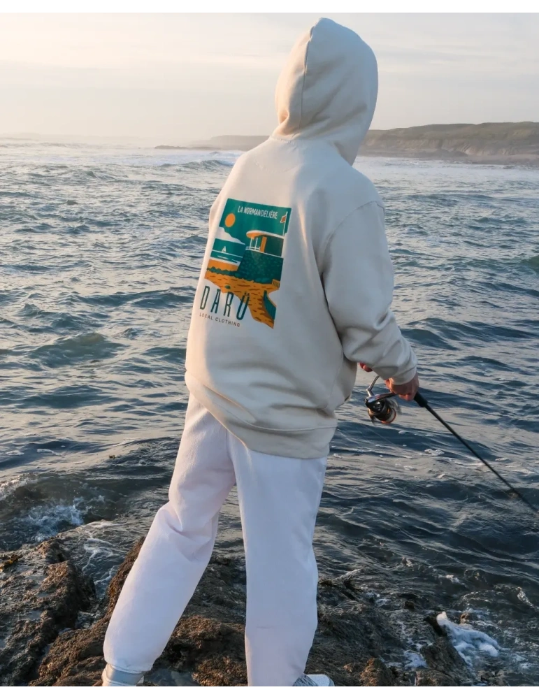 sweat normandeliere capuche couleur naturel raw en action de pêche