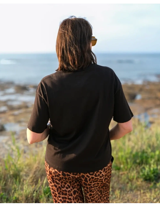Tee shirt femme de dos face à l'océan DARU