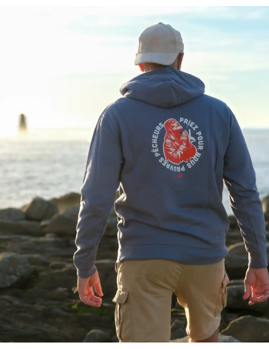 Photo du Sweat Priez pour nous pauvres pêcheurs prises faces aux pèlerins à l'ile d'yeu