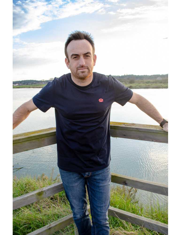 T shirt daru bleu marine logo rouge crabe