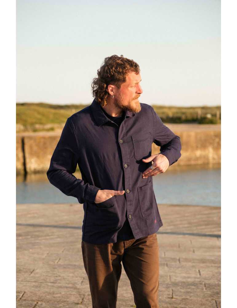 Veste worker bleu marine broderie crabe sous la poche en rouge