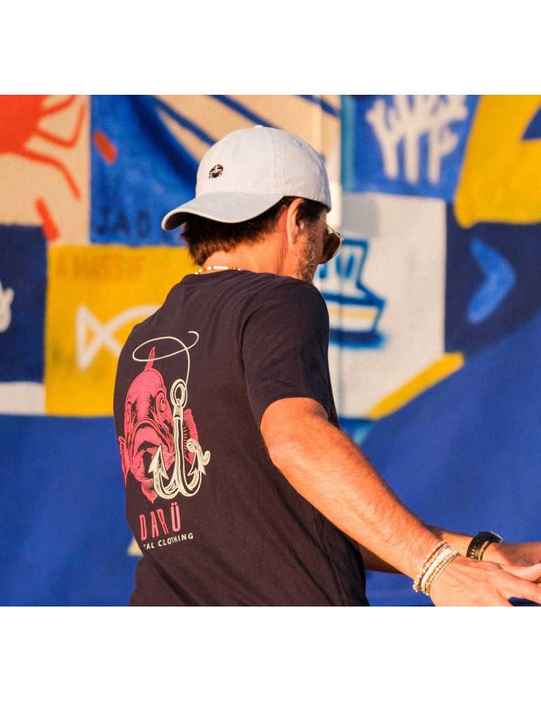 Casquette blue porté à l'envers sen skate en coton biologique . Emblème de la marque le crabe brodé