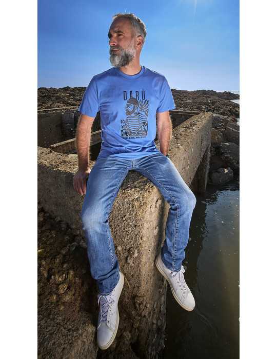 Tee-shirt marin DARÜ porté en bord de mer – lifestyle vendéen