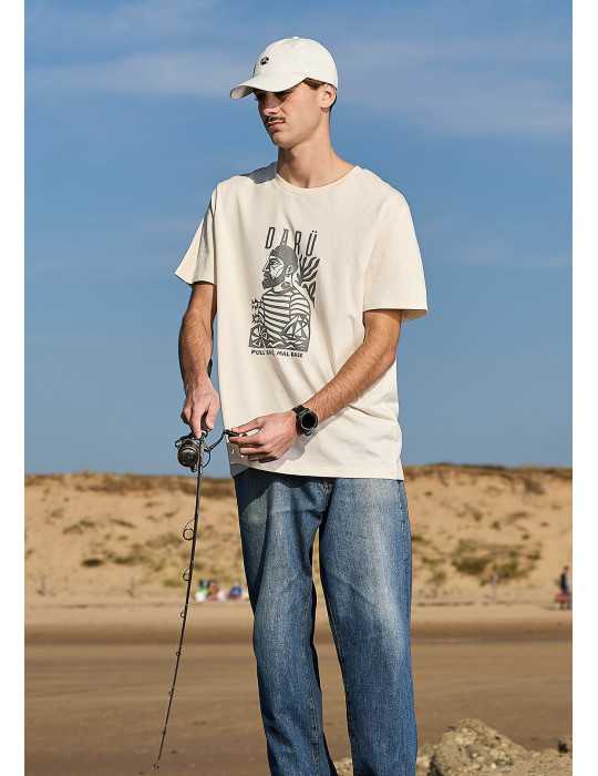 Tee-shirt marin DARÜ – style côtier – vue en action de pêche aux dunes