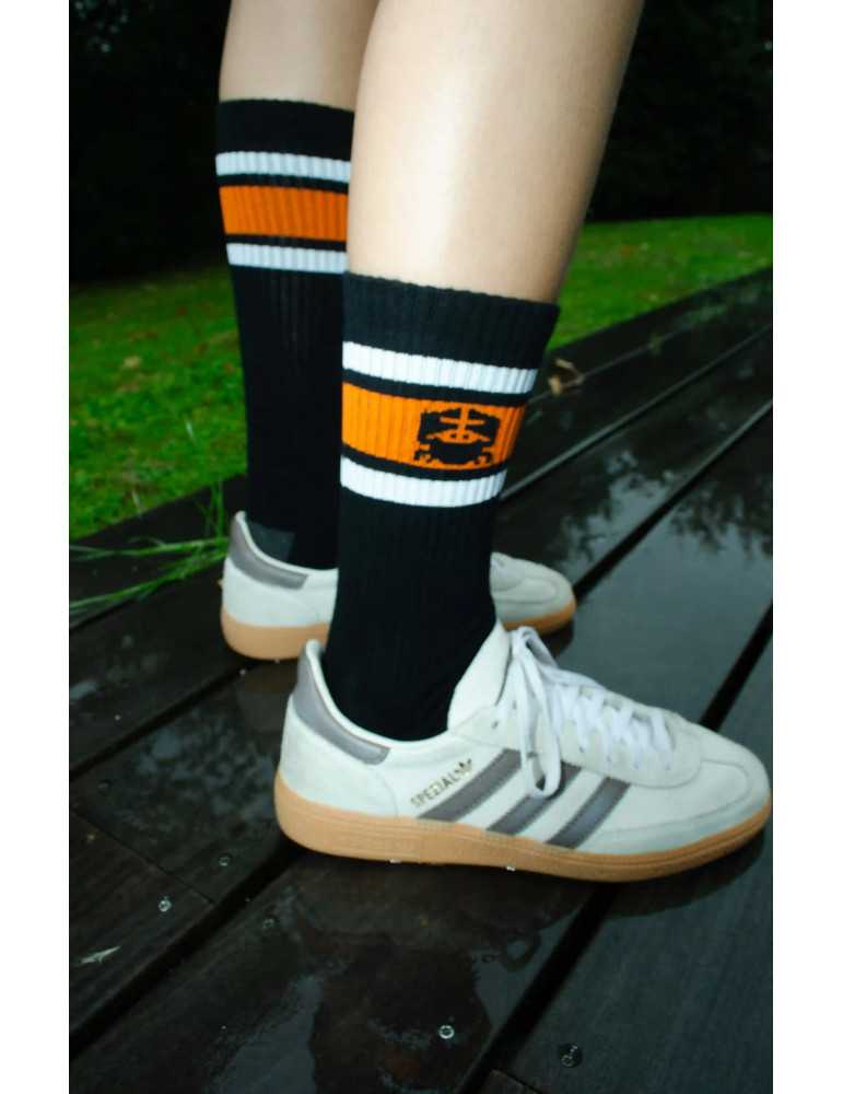 Chaussettes DARÜ vintage portées – noir blanc orange – style rétro