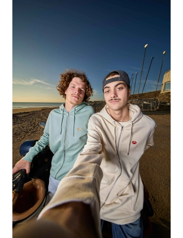 Sweat zippé brodé en coton bio – DARÜ Local Clothing | Mode éthique vendéenne