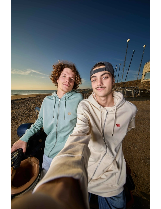 Sweat zippé brodé en coton bio – DARÜ Local Clothing | Mode éthique vendéenne