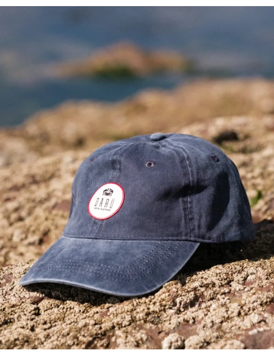 Casquette écusson brodé en coton bio – DARÜ Local Clothing | Accessoire vendéen éthique