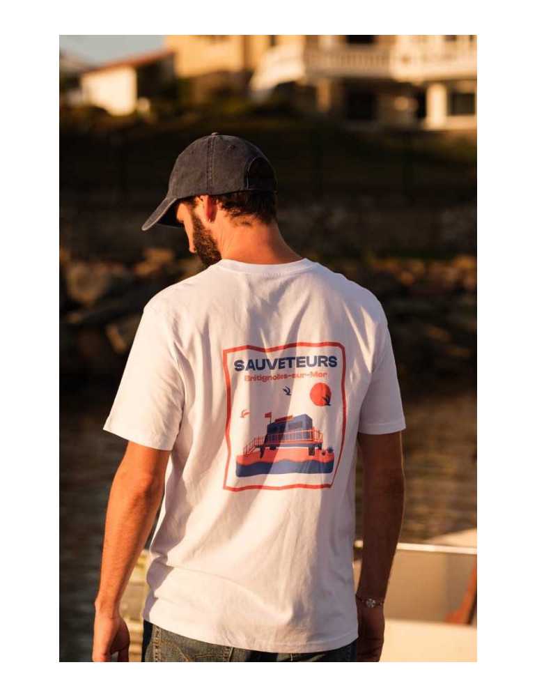 tee daru sauveteur gros plan