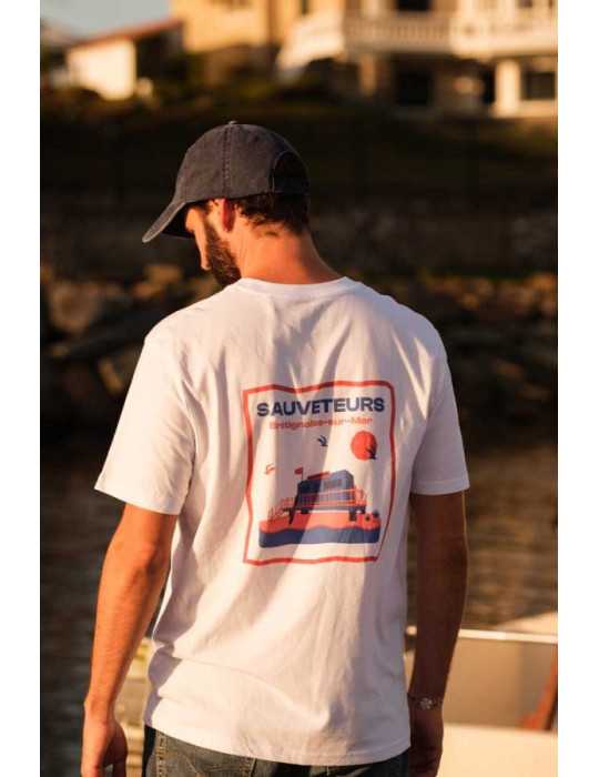 tee daru sauveteur gros plan