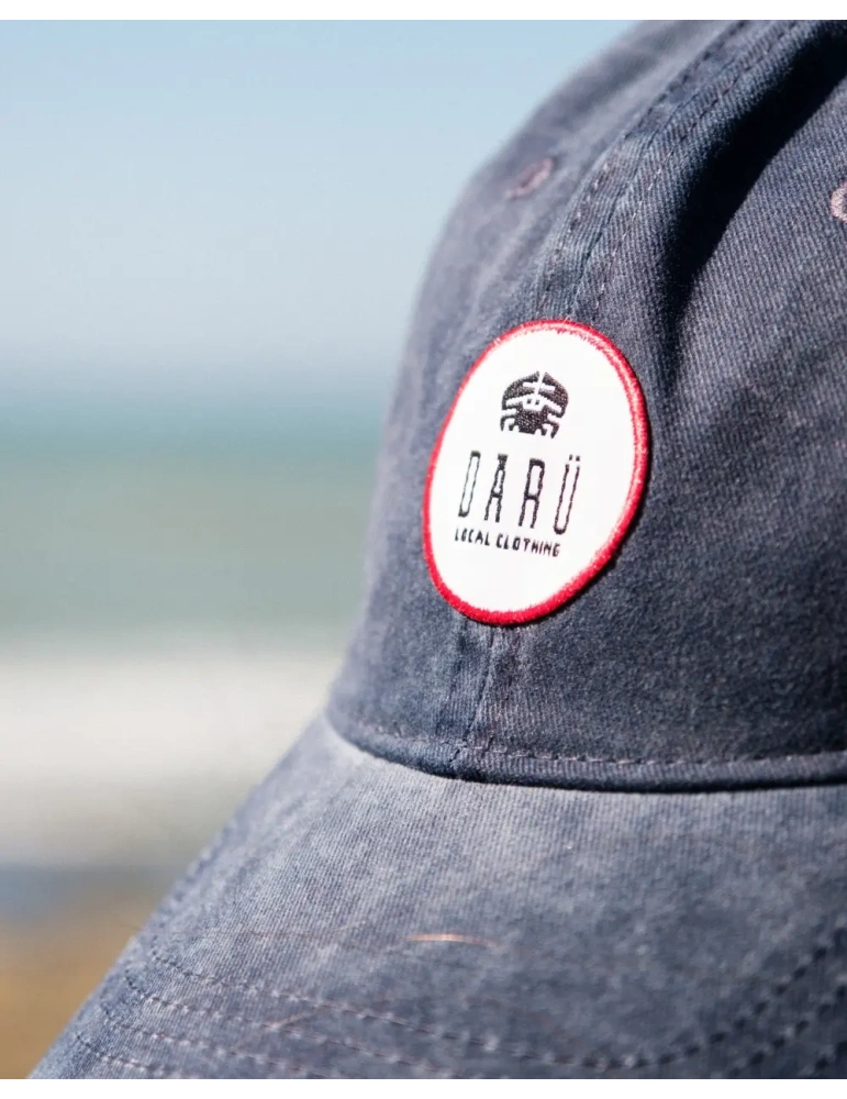 Casquette écusson brodé en coton bio – DARÜ Local Clothing | Accessoire vendéen éthique